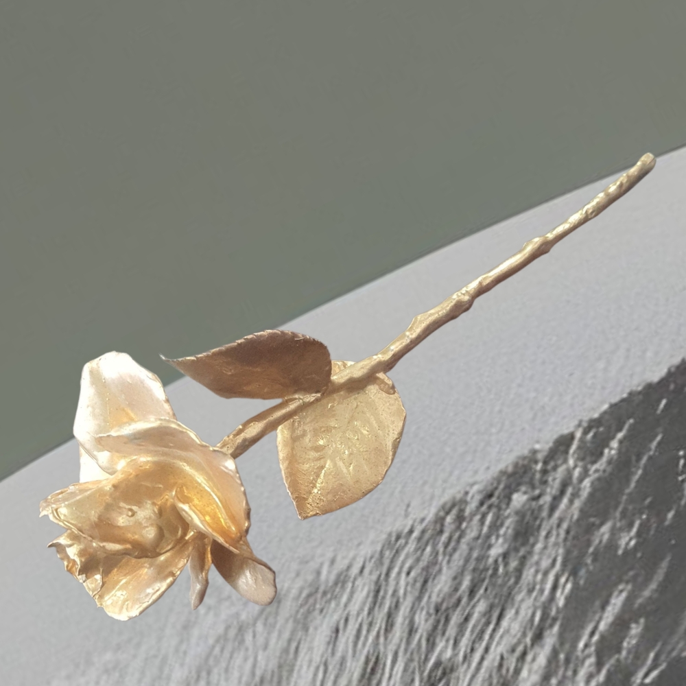 Elegant Gold Rose Decor